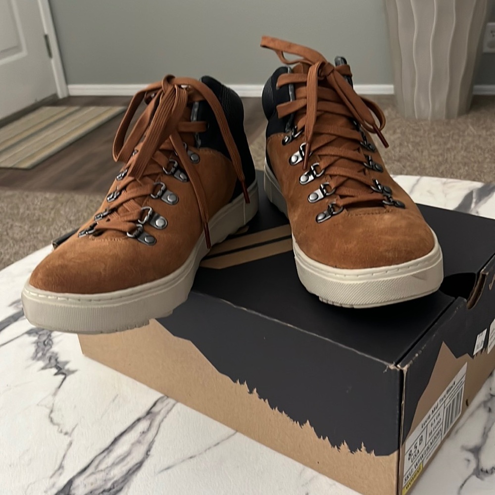 All weather women’s casual shoe by Forsake in size 8.5